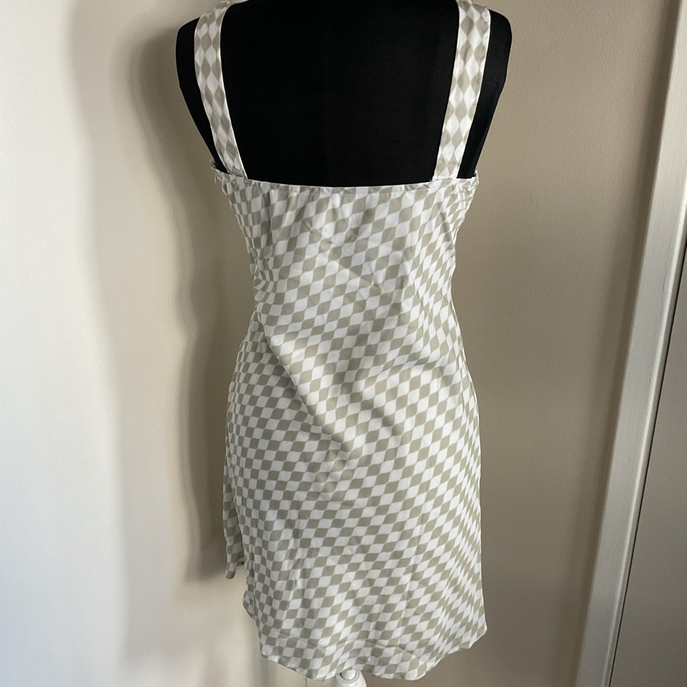 Princess Polly Granberg Mini Dress Size 8 Checkered V-Neck Black White Plaid - Picture 6 of 8